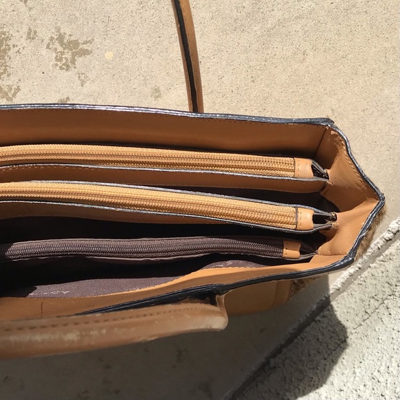 Adrienne Vittadini Hand Bag used - Picture 10 of 11